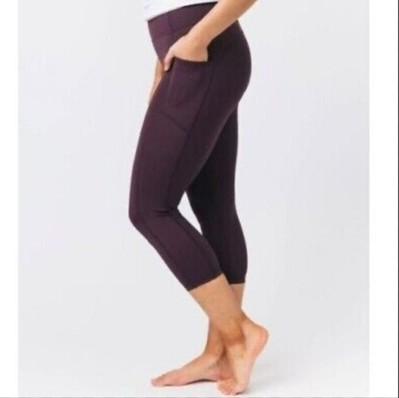 Zyia Active Brilliant Highrise Capri Leggings Plum Wine - Picture 1 of 6